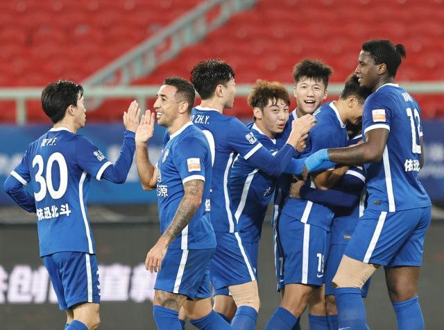 星空体育官网-【中超】巴西三叉戟先后建功 三镇3比0梅州再度登顶