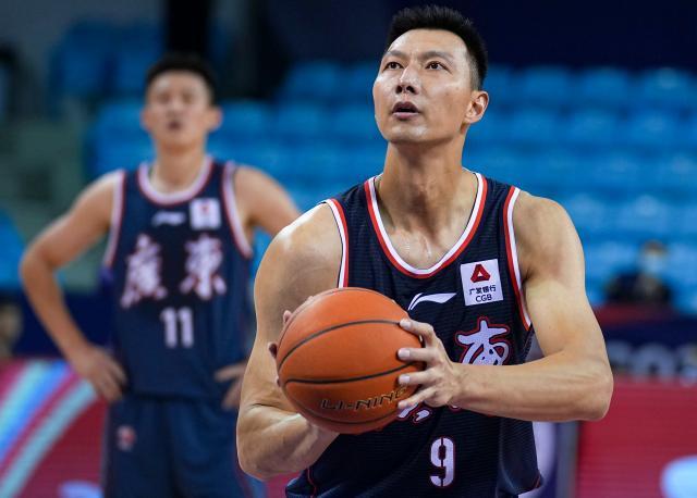 星空体育官网入口-辽粤大战仅得3分阿联无奈苦笑 状态恢复仍需时日