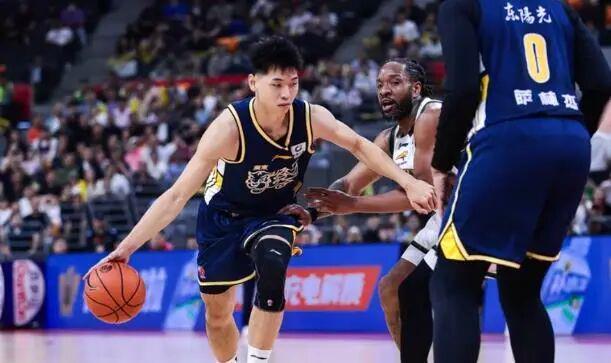 星空体育官网下载-广东队主场16分惨败，崔永熙首秀2分3篮板，莫兰德21篮板